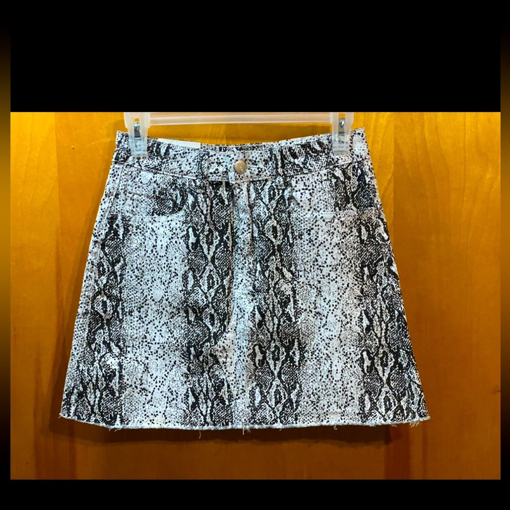 SALE 5/$25 NWT American Bazi LA mini skirt,black/white snakeskin print,small